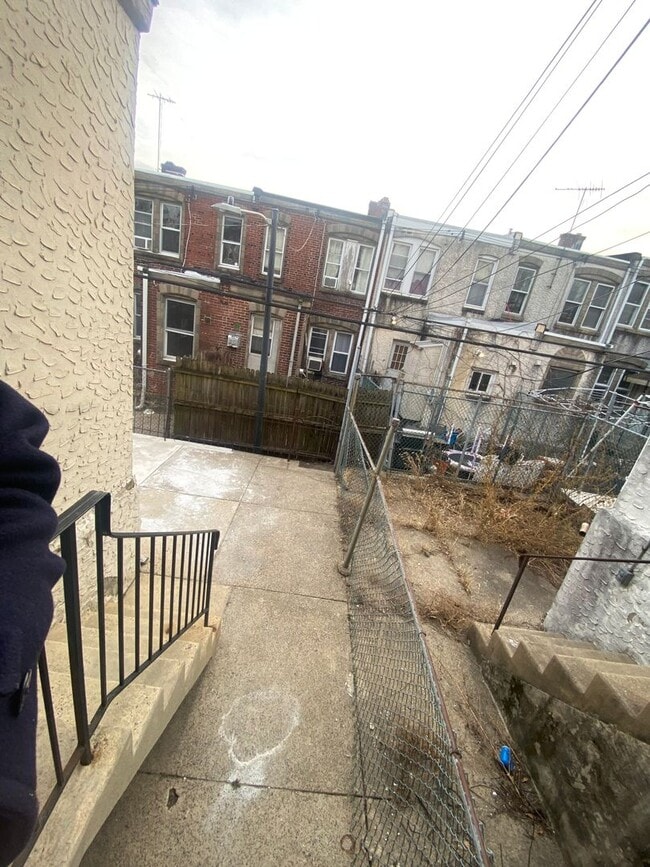 Building Photo - 170 W Thelma St