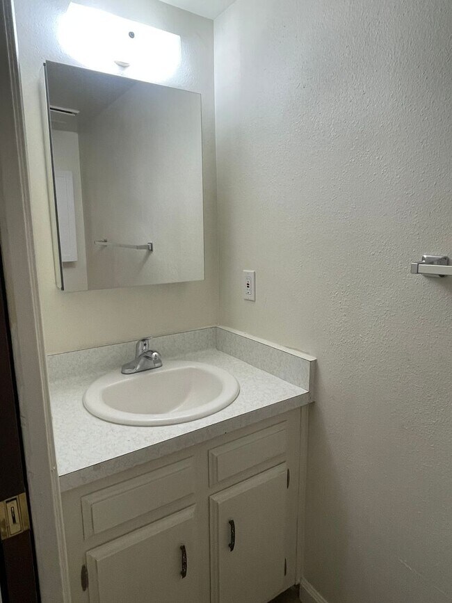 Building Photo - 4504 Tierra Verde St