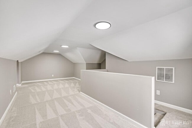 Building Photo - 48 Johnson Pl
