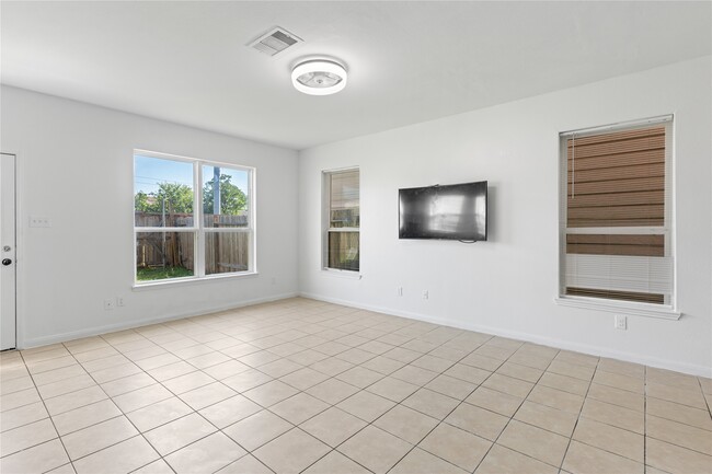 Building Photo - 11017 Panther Ct