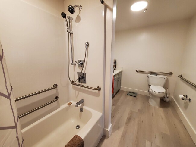 Building Photo - 195 Mechanic St