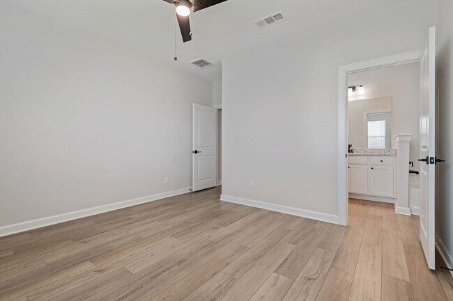Building Photo - 1131 Campside Dr