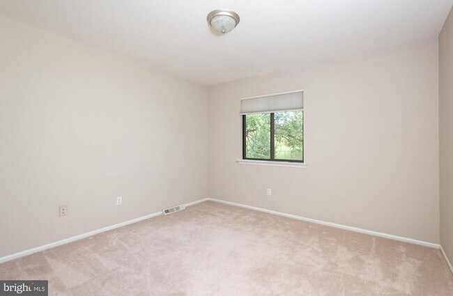 Building Photo - 201 Fairfax Ct