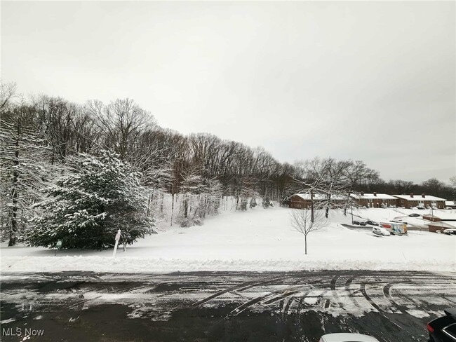 Building Photo - 6960 Carriage Hill Dr