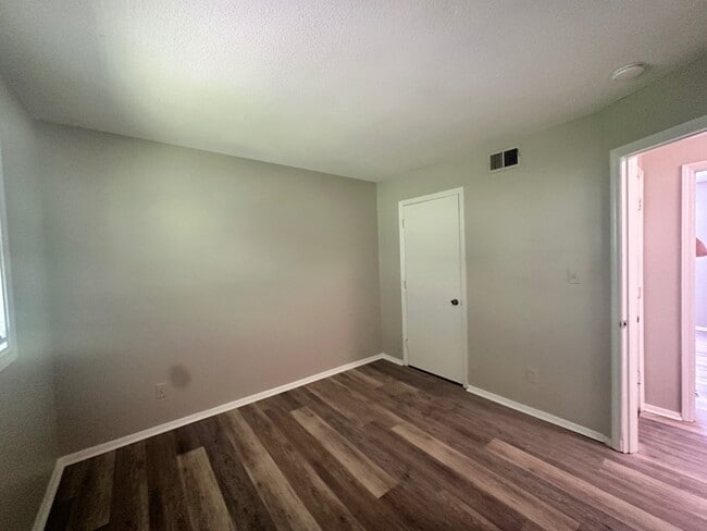 Building Photo - 1472 Sherwood Dr