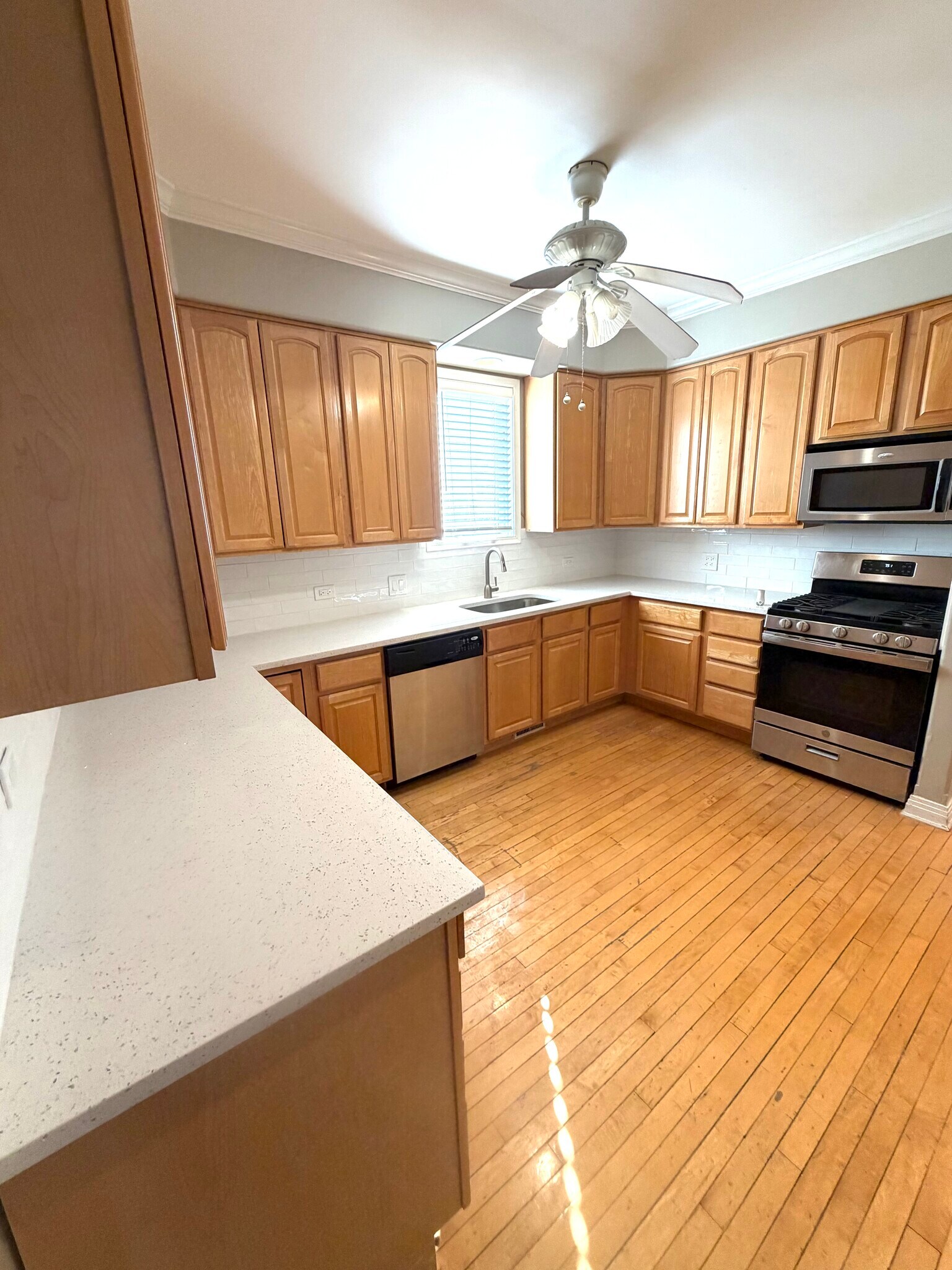 Building Photo - 5638 W Lawrence Ave