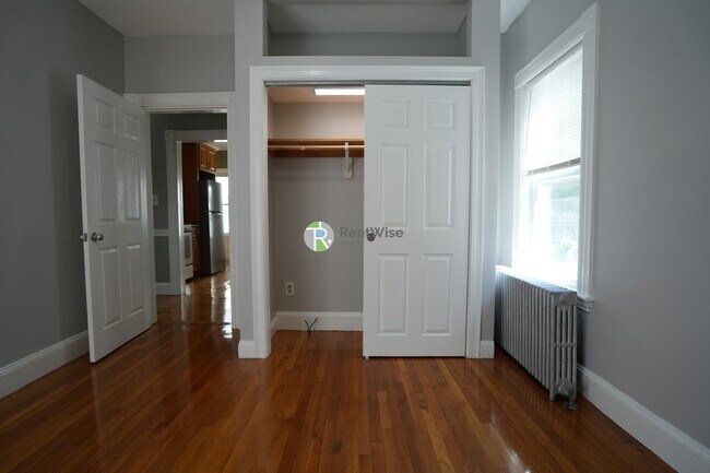 Building Photo - 129 Draper St