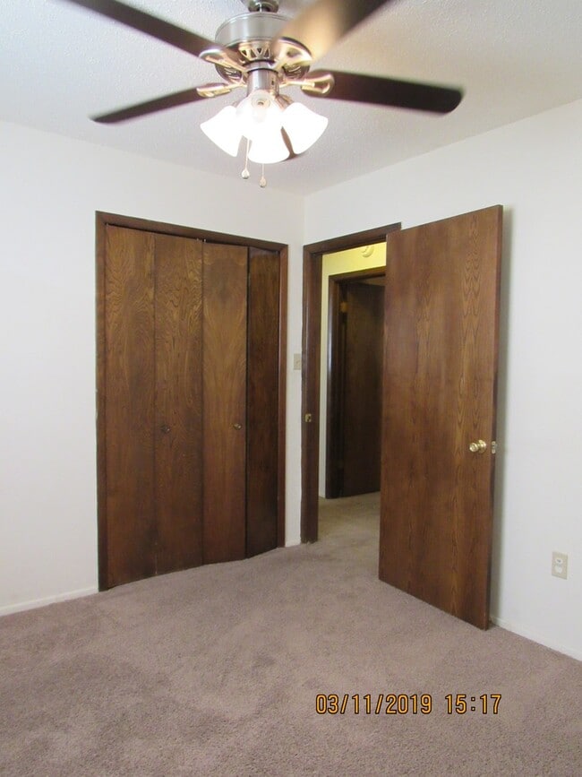 Building Photo - PET FRIENDLY :) Under 20 lbs