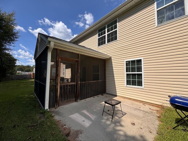 Building Photo - 5BR 3BA Home with Screened Porch