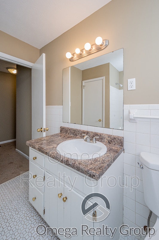 Building Photo - 504 Roselle Ln