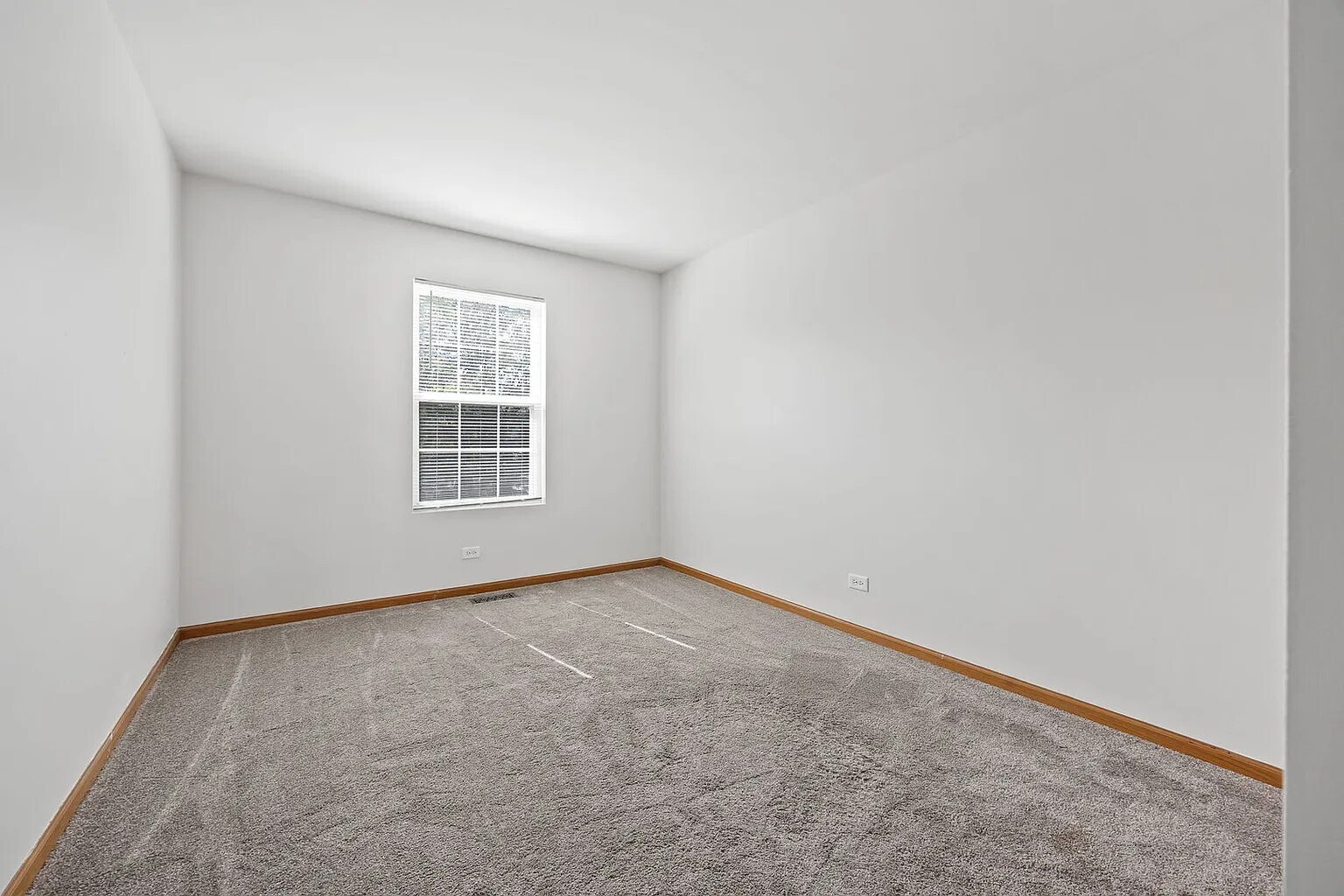 Building Photo - 262 Springbrook Trl S