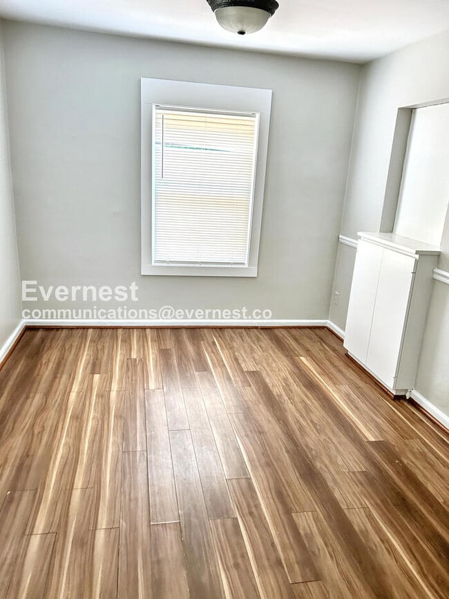 Building Photo - 1761 Valley Ave