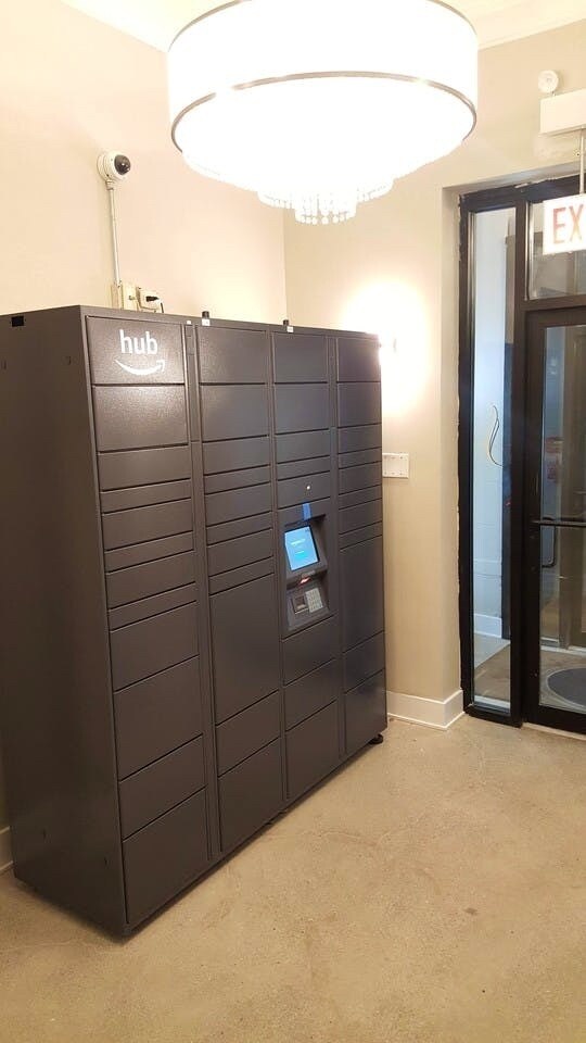 Building Photo - Contemporary studio in Lincoln Park