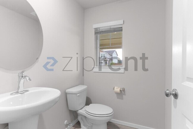Building Photo - Unit