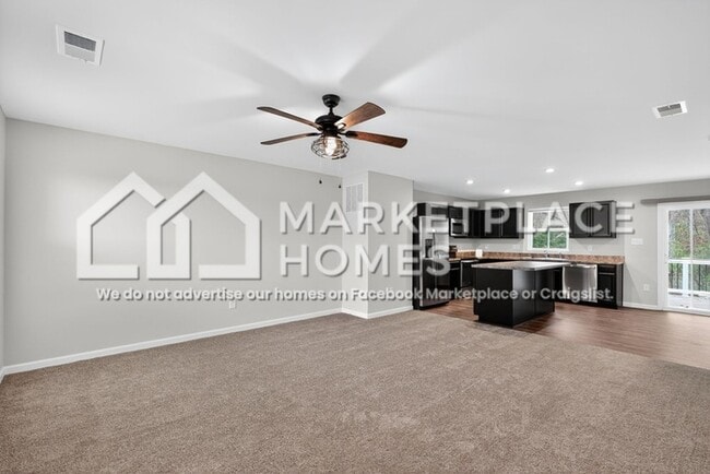 Building Photo - 807 Sun Vly Wy