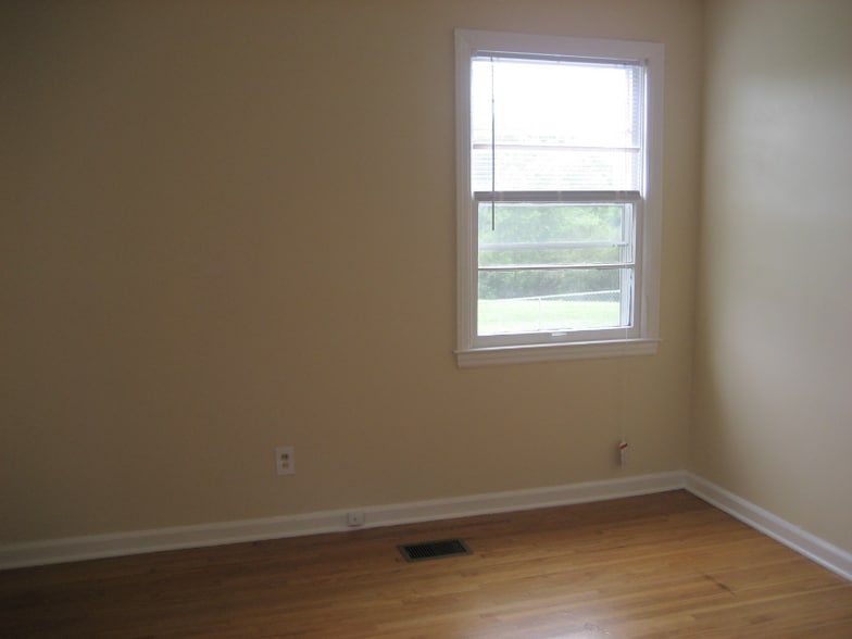 Building Photo - 609 Rosebank Ave
