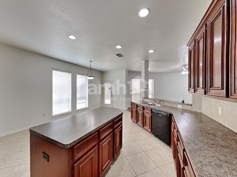 Building Photo - 15818 Shoreline Terrace Dr