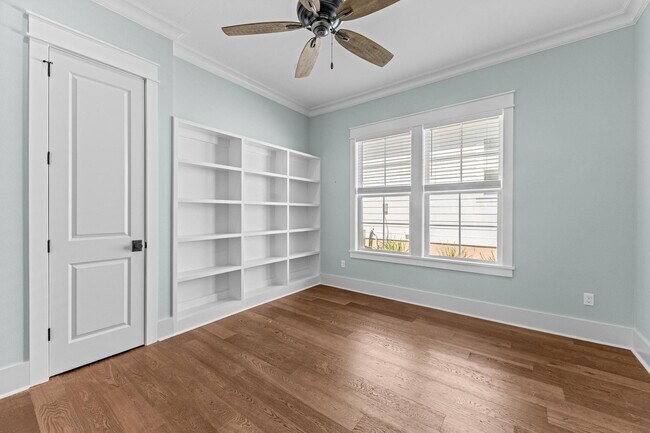 Building Photo - 465 Karcher Ave