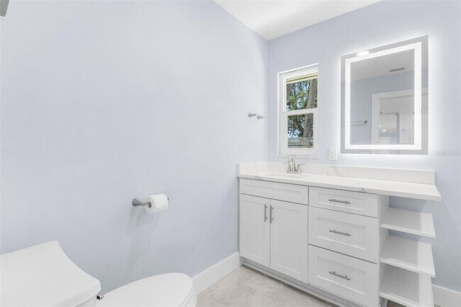 Building Photo - 716 Sarabay Rd