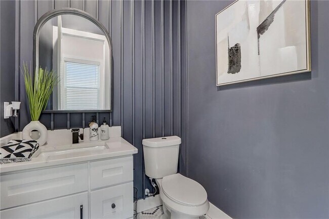 Building Photo - 2014 Cambridge Ave