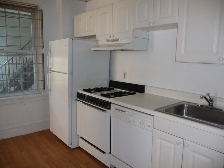 Building Photo - 218 N Craig St