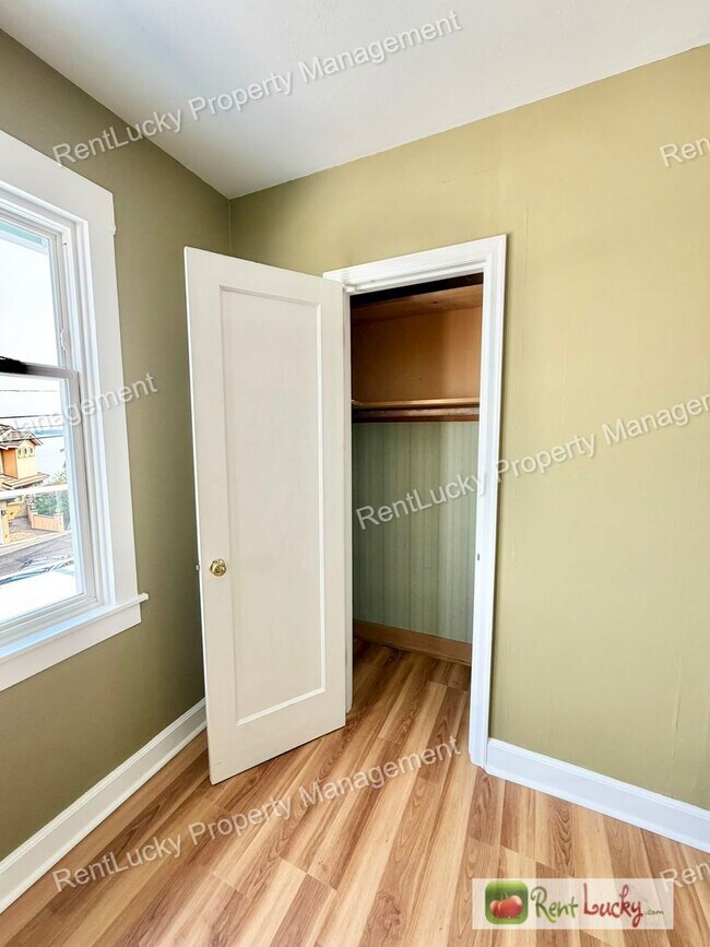 Building Photo - 1612 Markham Ave NE