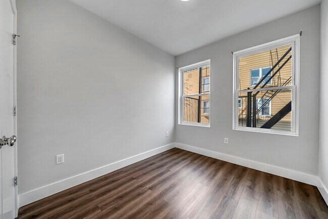 Building Photo - 91 W 21st St