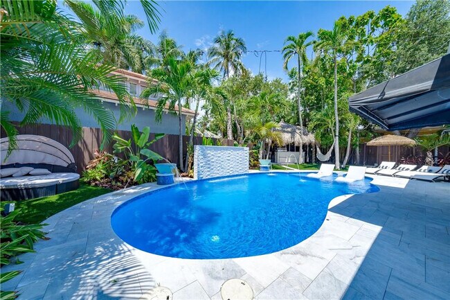 Building Photo - 417 NE 15th Ave