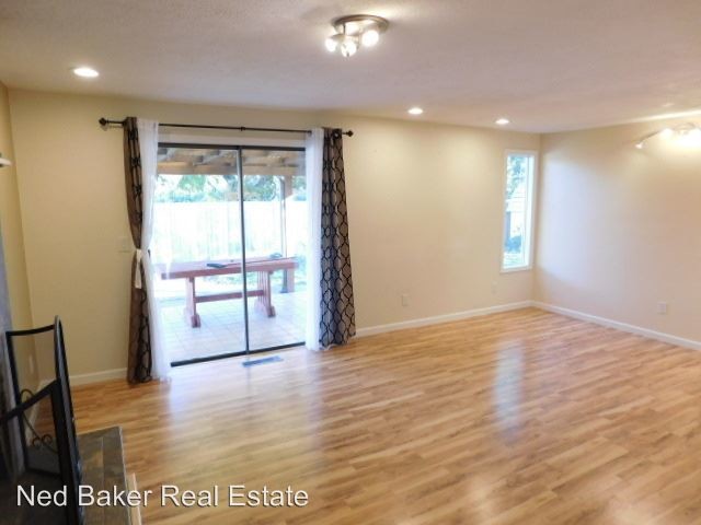 Building Photo - 3 br, 2 bath House - 3678 Silverstone Dr NE