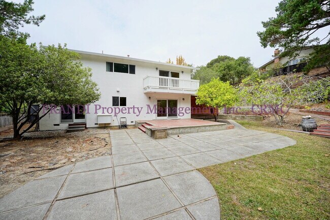 Building Photo - "Charming 4-Bed, 3-Bath Sanctuary in San R...
