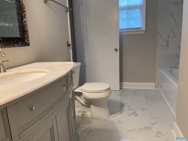 Building Photo - 2602 Vinyard St NE