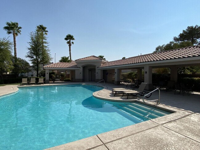 Building Photo - 857 Park Walk Ave