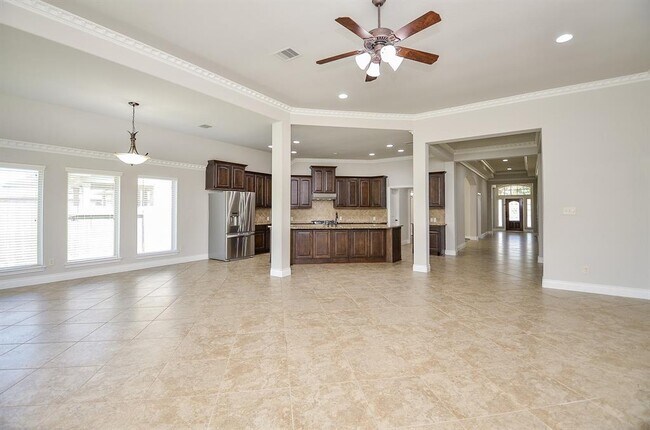 Building Photo - 27011 Cliff Pointe Ln