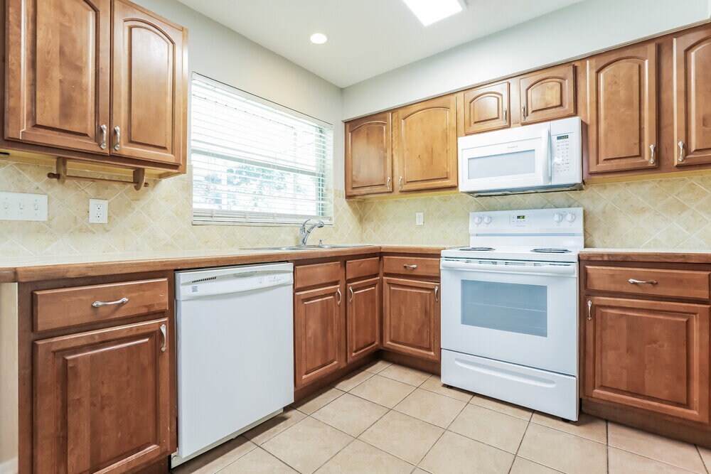 Building Photo - 20094 Lorenzo Ave