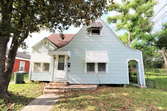 Primary Photo - 2225 Fillmore St
