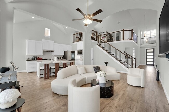 Building Photo - 3520 Helios Ln