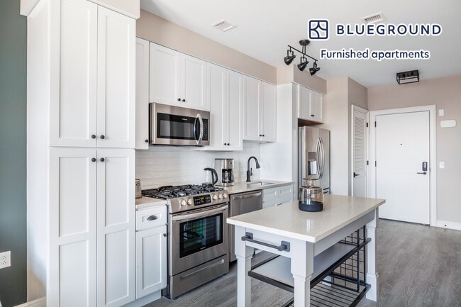 Building Photo - 1901 C St SE