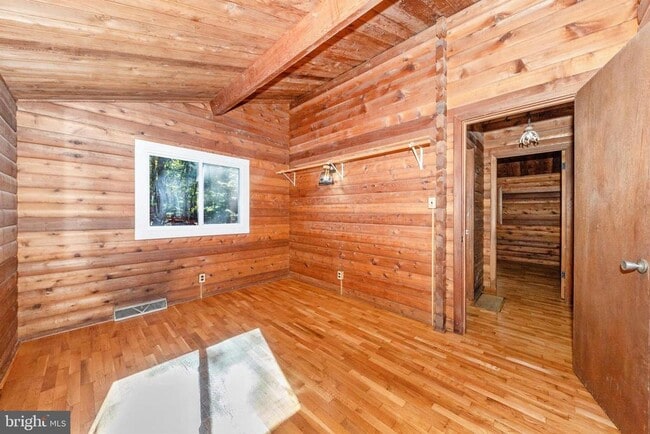 Building Photo - 305 Highview Rd