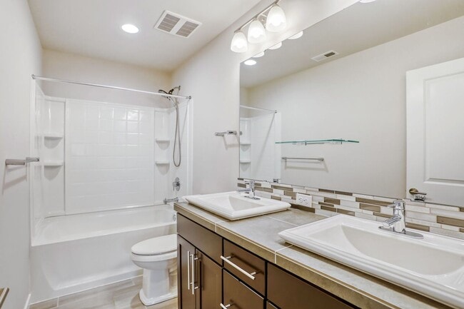 Building Photo - Stunning 4bed/2.5bath Home with High-End Upgrades in Snohomish WA!