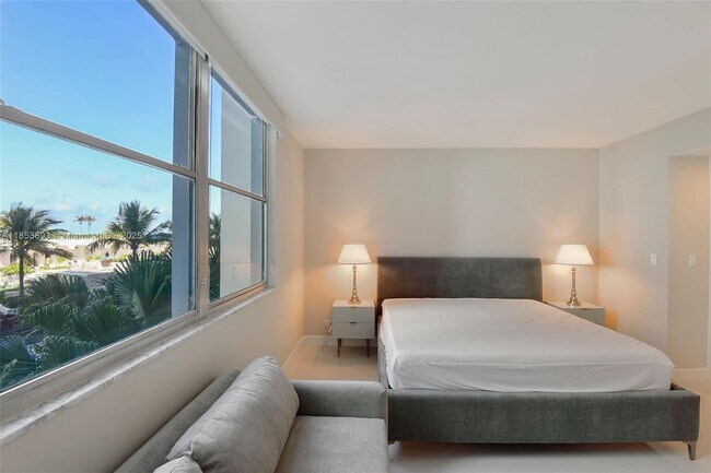 Building Photo - 5055 Collins Ave