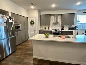 Building Photo - 804 Saratoga Rd