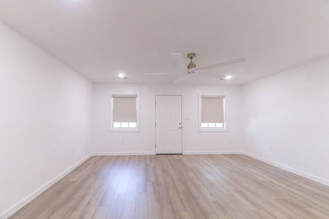 Building Photo - Luxury 1 Bedroom Downtown Jonesboro!