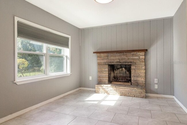 Building Photo - 1404 N Garfield Ave