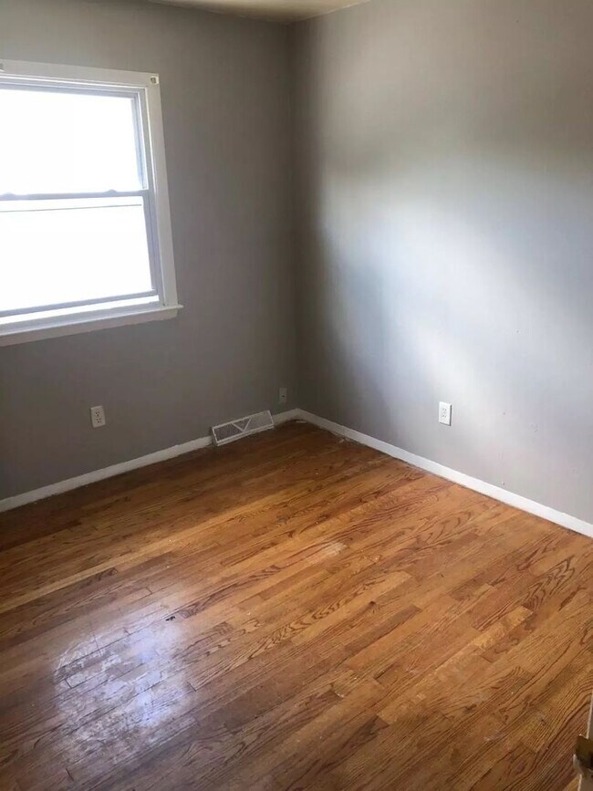 Building Photo - 5405-5407 N 37th St