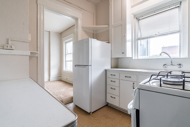 Floorplan - Avenue Building: Centrally located in University District!
