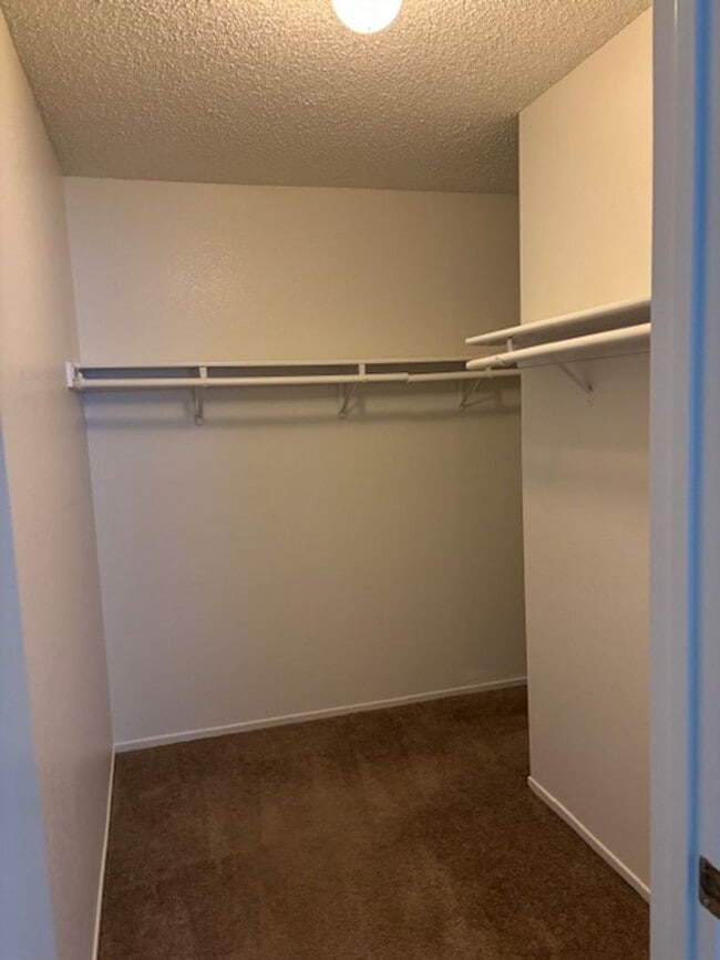 Building Photo - Beautiful 4 Bedroom, 3 Bathroom House Available Now!