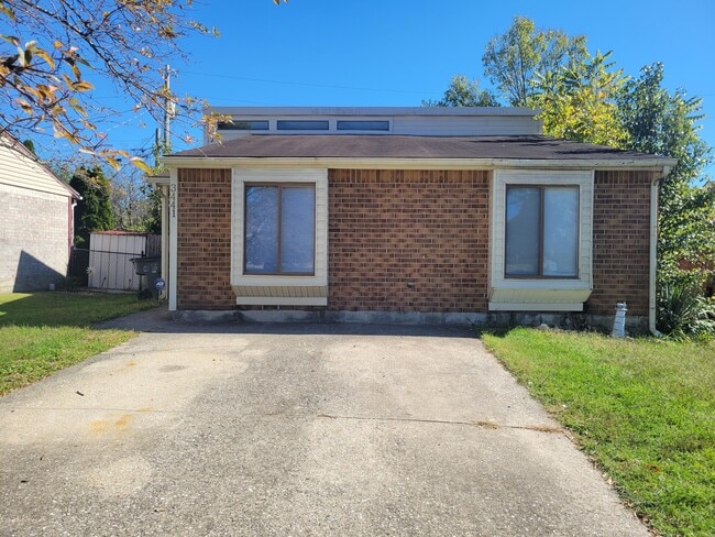 Primary Photo - 3441 Royal Wood Rd