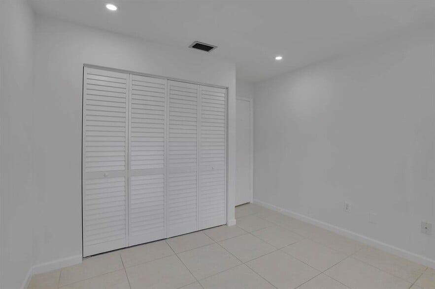 Building Photo - 315 NW 36th Ave