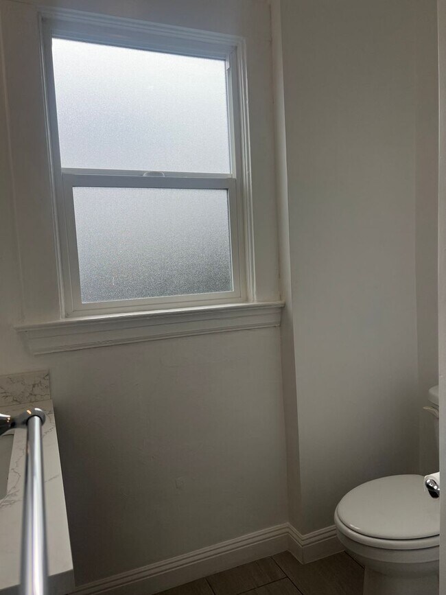 Building Photo - 3542