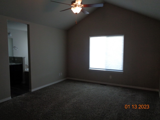 Building Photo - Main level living